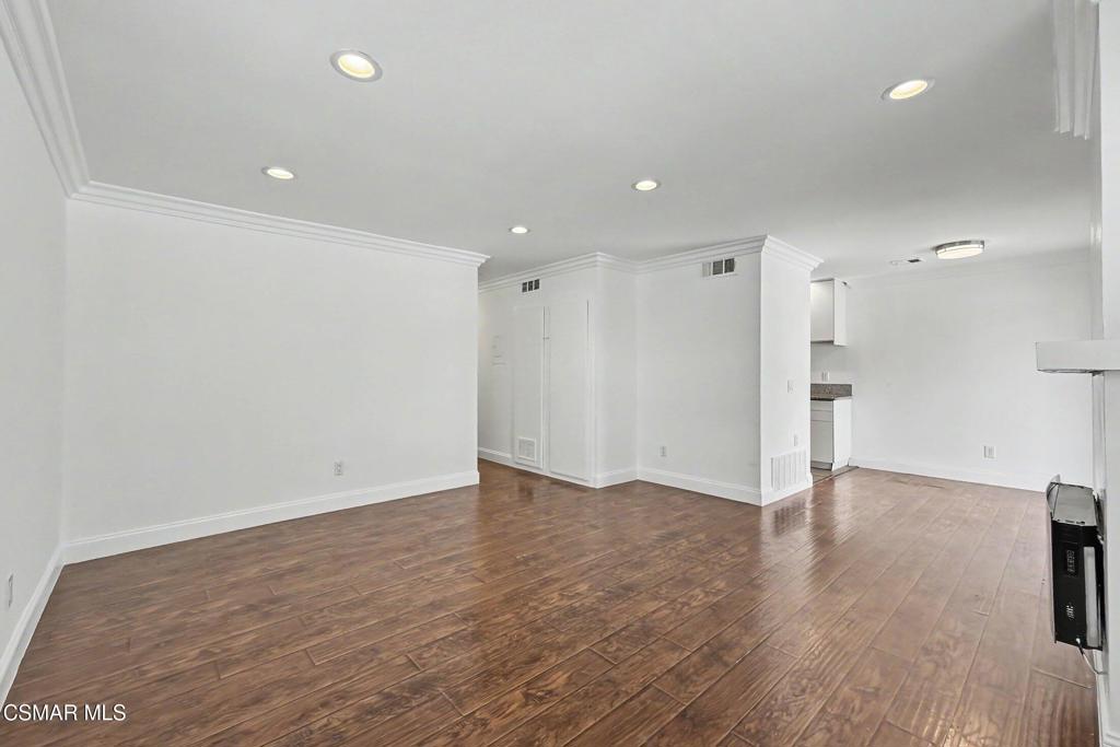 510 Spring Road, Unit 120 Moorpark, CA 93021 - Photo 6 of 34