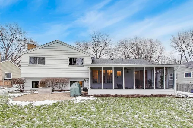 $535,000 | 421 Berry Drive, Naperville, IL 60540
