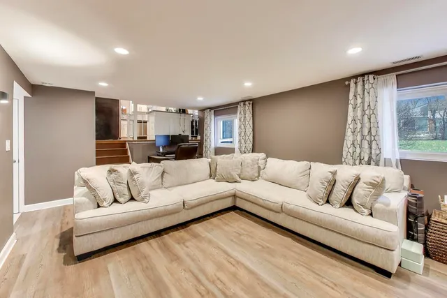 $535,000 | 421 Berry Drive, Naperville, IL 60540