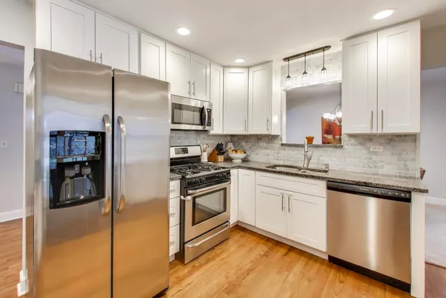 $535,000 | 421 Berry Drive, Naperville, IL 60540