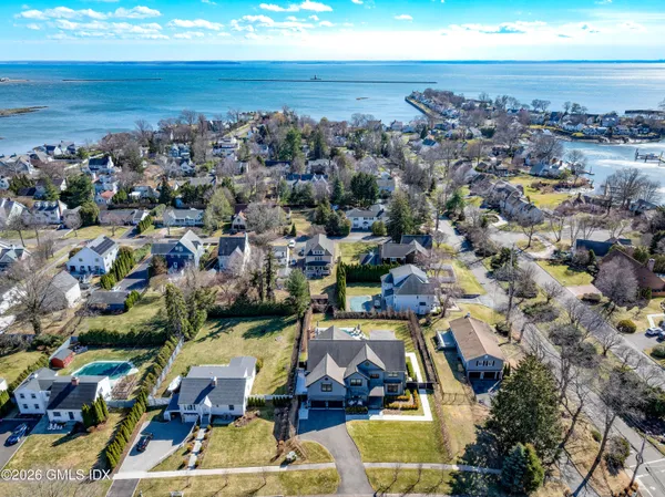 $2,695,000 | 9 Davenport Drive, Stamford, CT 06902