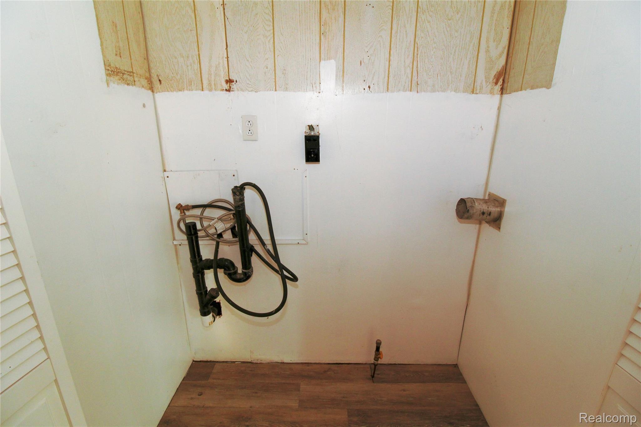 4053 Peters Road Columbiaville, MI 48421 - Photo 27 of 46 Laundry.jpg