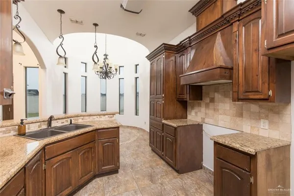 $1,700 | 208 Thornwood Loop, Rio Grande City, TX 78582
