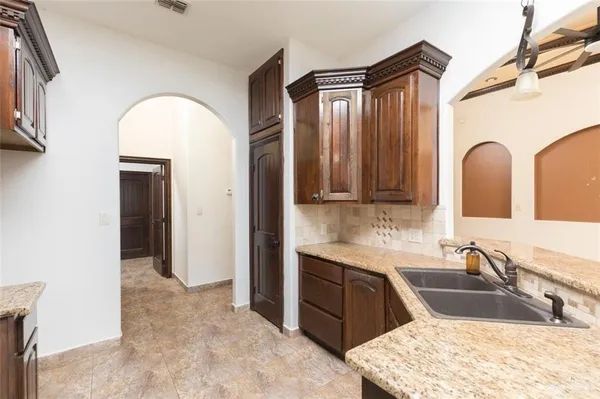 $1,700 | 208 Thornwood Loop, Rio Grande City, TX 78582