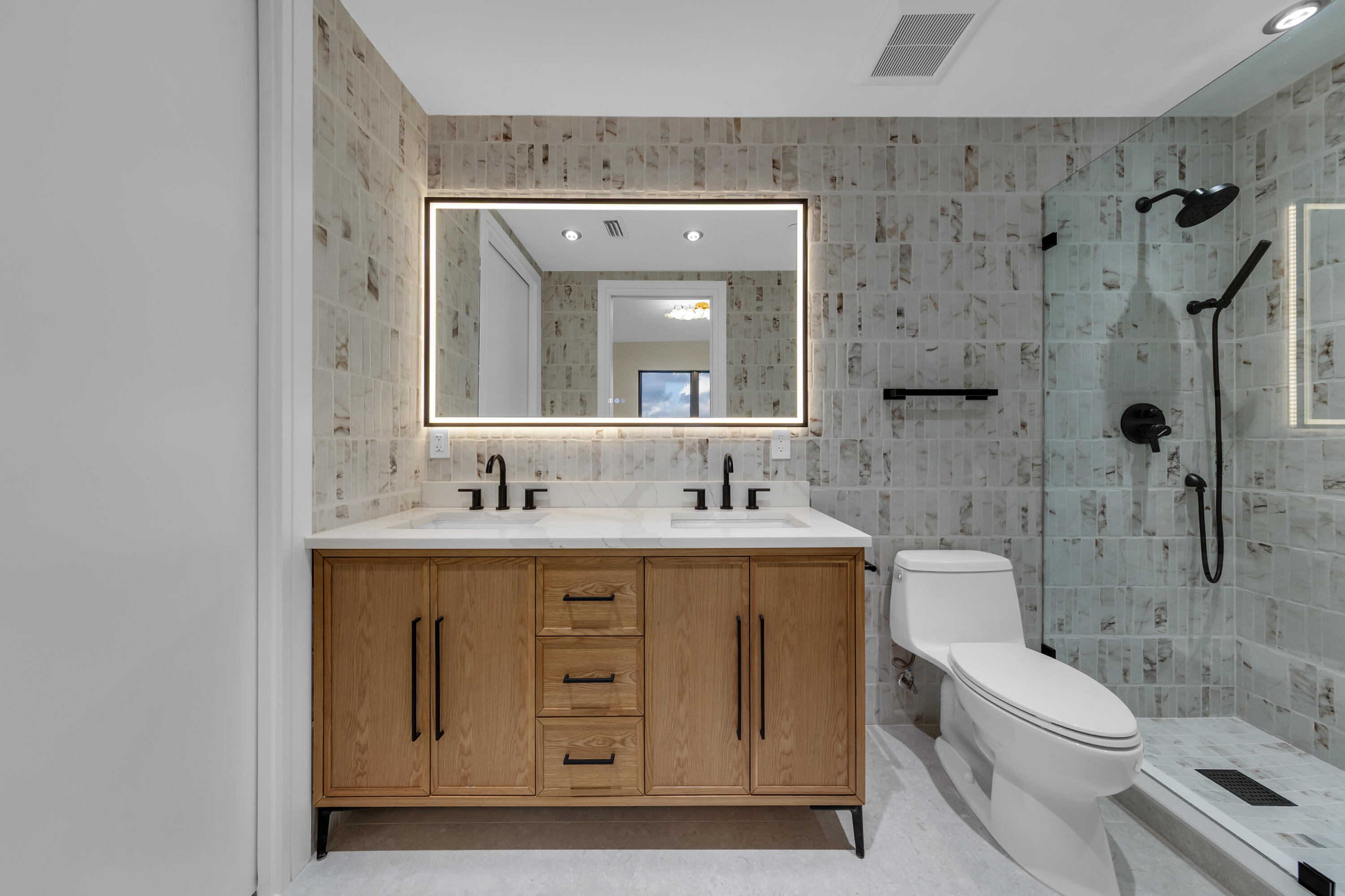 7351 Promenade Drive, Unit 801F Boca Raton, FL 33433 - Photo 33 of 47 Ensuite Full Guest Bath