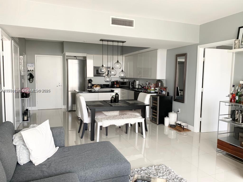 92 Southwest 3rd Street, Unit 2312 Miami, FL 33130 - Photo 3 of 15