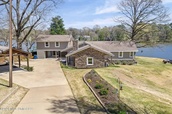 $414,900 | 7300 West Shahkoka Drive, Olive Branch, MS 38654