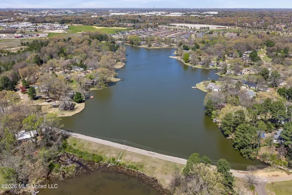 $414,900 | 7300 West Shahkoka Drive, Olive Branch, MS 38654