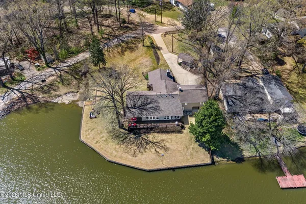 $414,900 | 7300 West Shahkoka Drive, Olive Branch, MS 38654