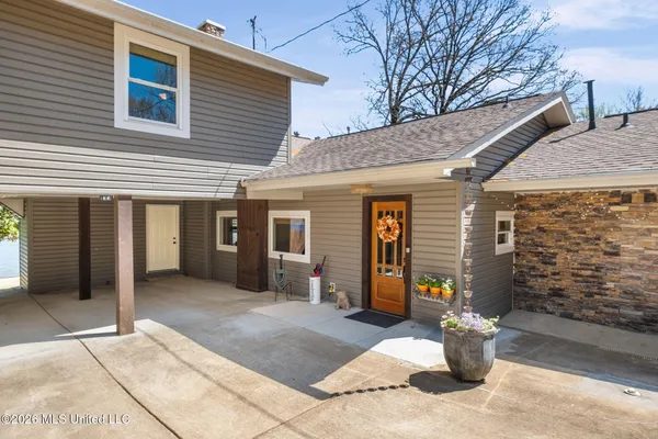 $414,900 | 7300 West Shahkoka Drive, Olive Branch, MS 38654