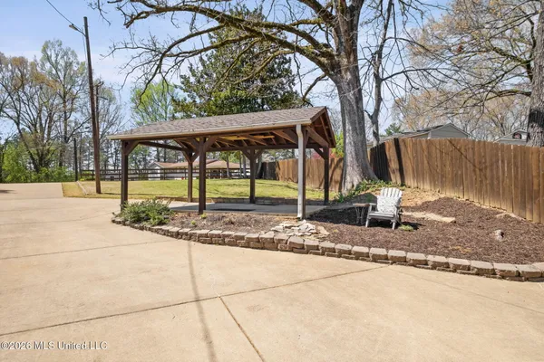 $414,900 | 7300 West Shahkoka Drive, Olive Branch, MS 38654