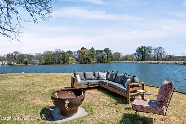 $414,900 | 7300 West Shahkoka Drive, Olive Branch, MS 38654
