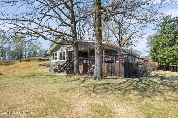 $414,900 | 7300 West Shahkoka Drive, Olive Branch, MS 38654