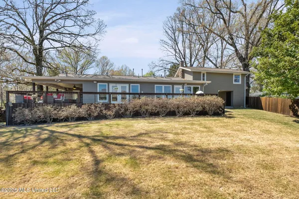 $414,900 | 7300 West Shahkoka Drive, Olive Branch, MS 38654