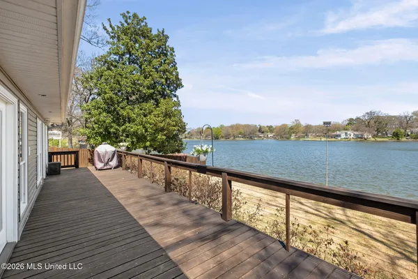 $414,900 | 7300 West Shahkoka Drive, Olive Branch, MS 38654
