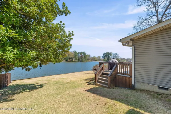 $414,900 | 7300 West Shahkoka Drive, Olive Branch, MS 38654