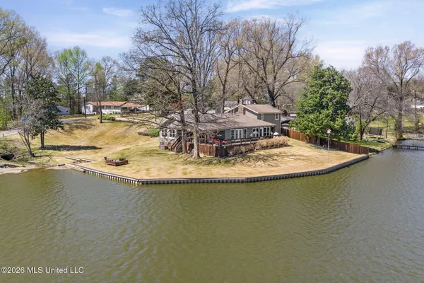 $414,900 | 7300 West Shahkoka Drive, Olive Branch, MS 38654