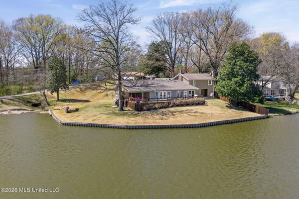 $414,900 | 7300 West Shahkoka Drive, Olive Branch, MS 38654