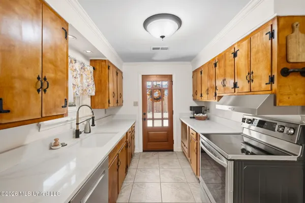 $414,900 | 7300 West Shahkoka Drive, Olive Branch, MS 38654