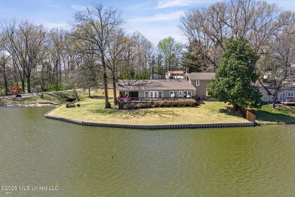 $414,900 | 7300 West Shahkoka Drive, Olive Branch, MS 38654