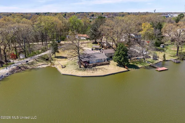 $414,900 | 7300 West Shahkoka Drive, Olive Branch, MS 38654