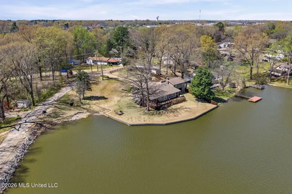 $414,900 | 7300 West Shahkoka Drive, Olive Branch, MS 38654