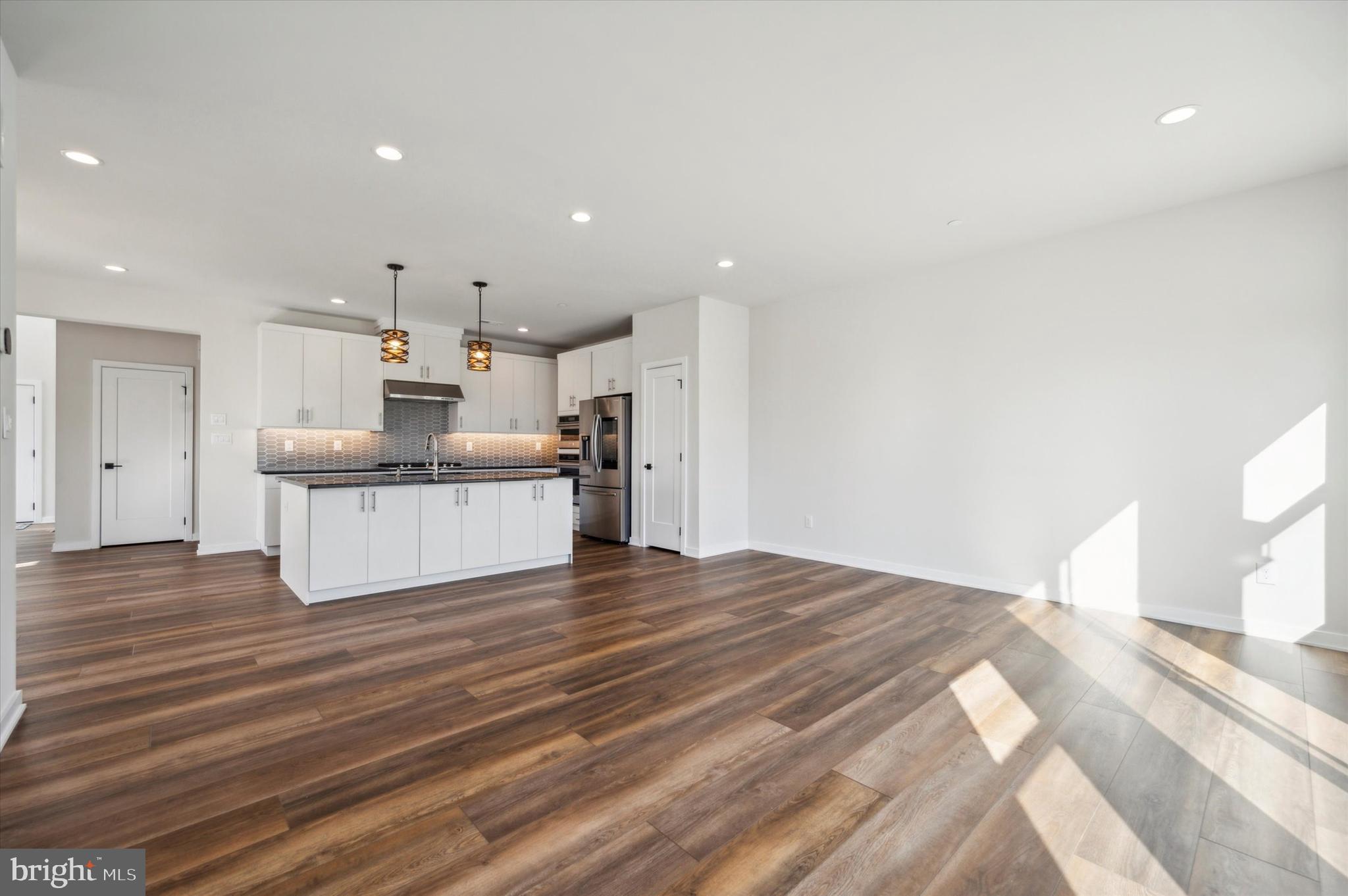 728 Switchman Road Media, PA 19063 - Photo 11 of 25 LIVING