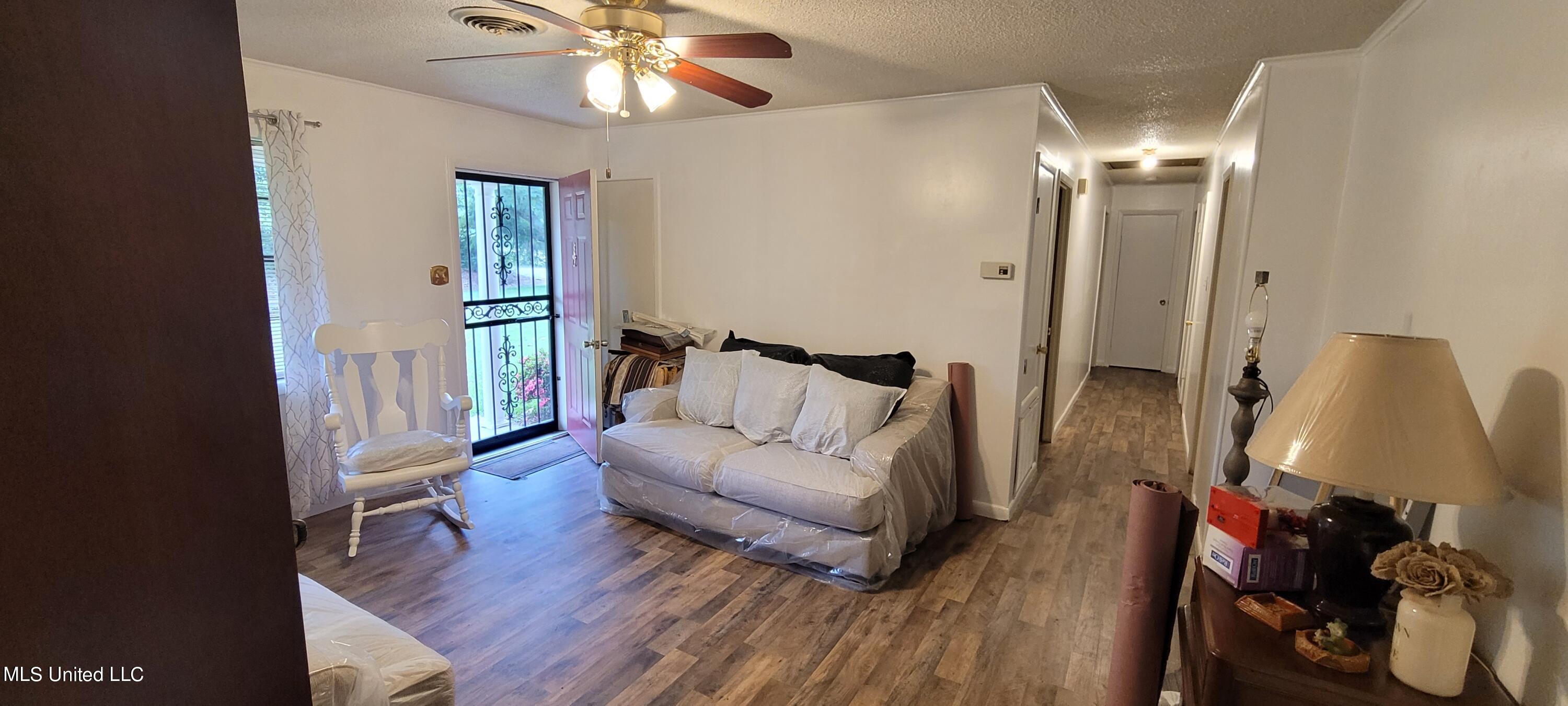 1297 Mcmaster Road Sarah, MS 38665 - Photo 3 of 6 20220524_180834