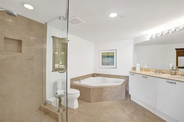 $6,000 | 2001 North Ocean Boulevard, Unit 1005, Fort Lauderdale, FL 33305