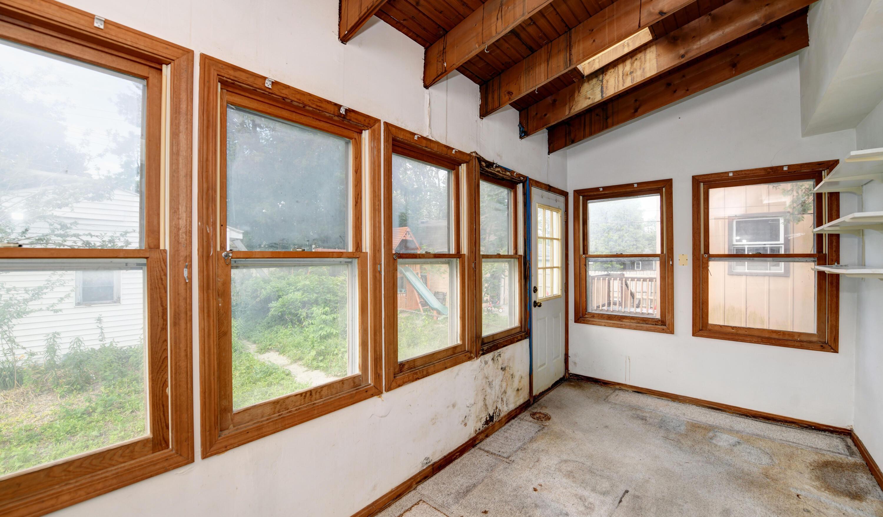 486 East Tulane Road Columbus, OH 43202 - Photo 27 of 32 Sun Room