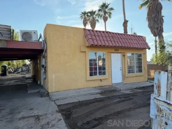 $365,000 | 200 Lopez Court, Calexico, CA 92231