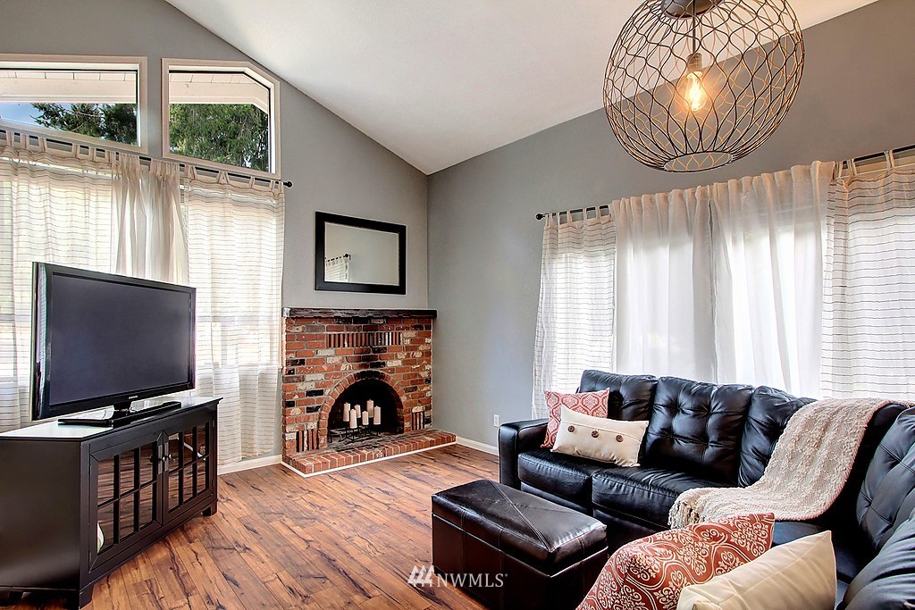 15721 Southeast 143rd Street Renton, WA 98059 - Photo 4 of 19