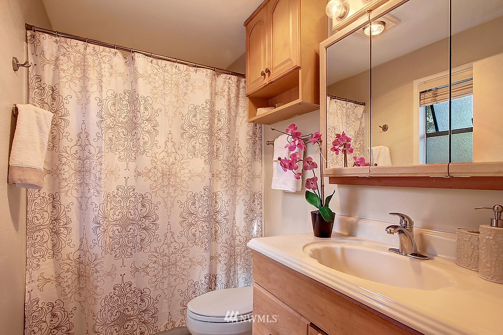 15721 Southeast 143rd Street Renton, WA 98059 - Photo 9 of 19