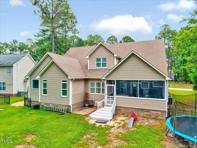a view of a house with a yard and garage