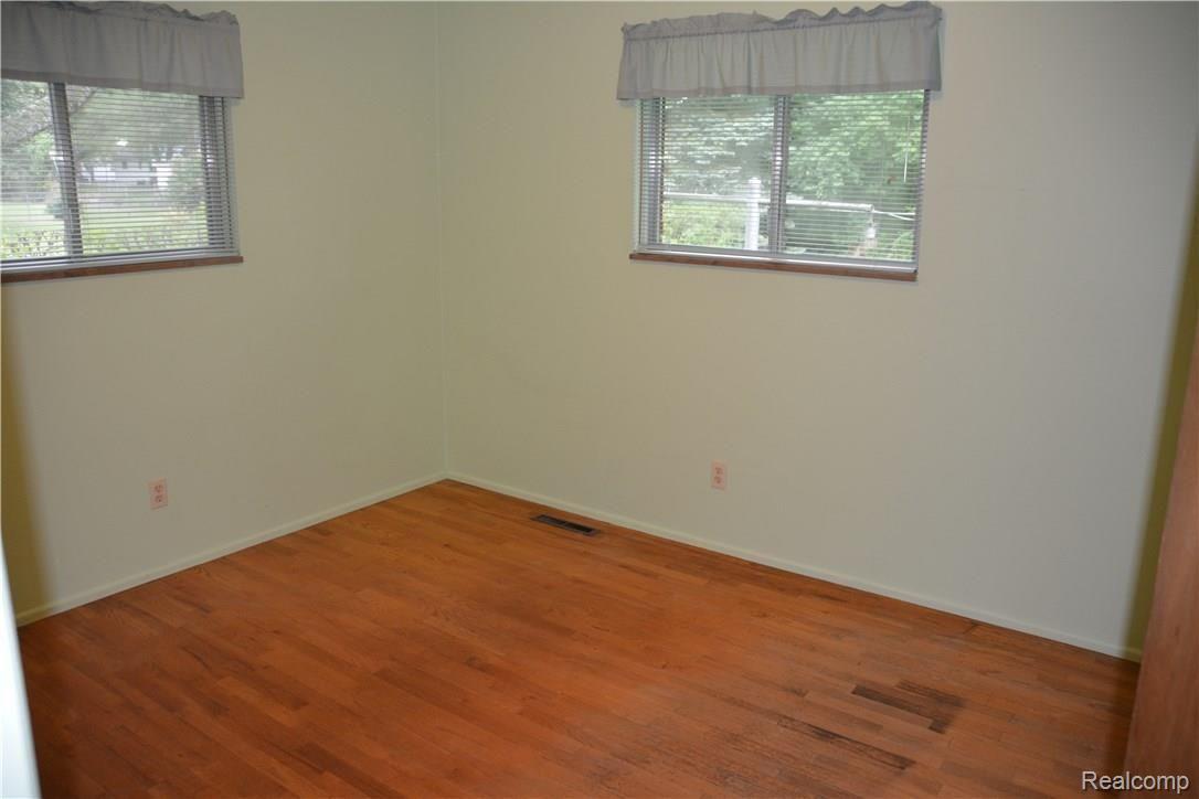 4428 South Linden Road Flint, MI 48507 - Photo 16 of 22 DSC_0707.JPG