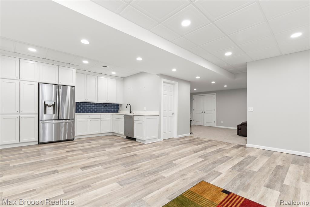 4211 Kent Road Royal Oak, MI 48073 - Photo 21 of 54