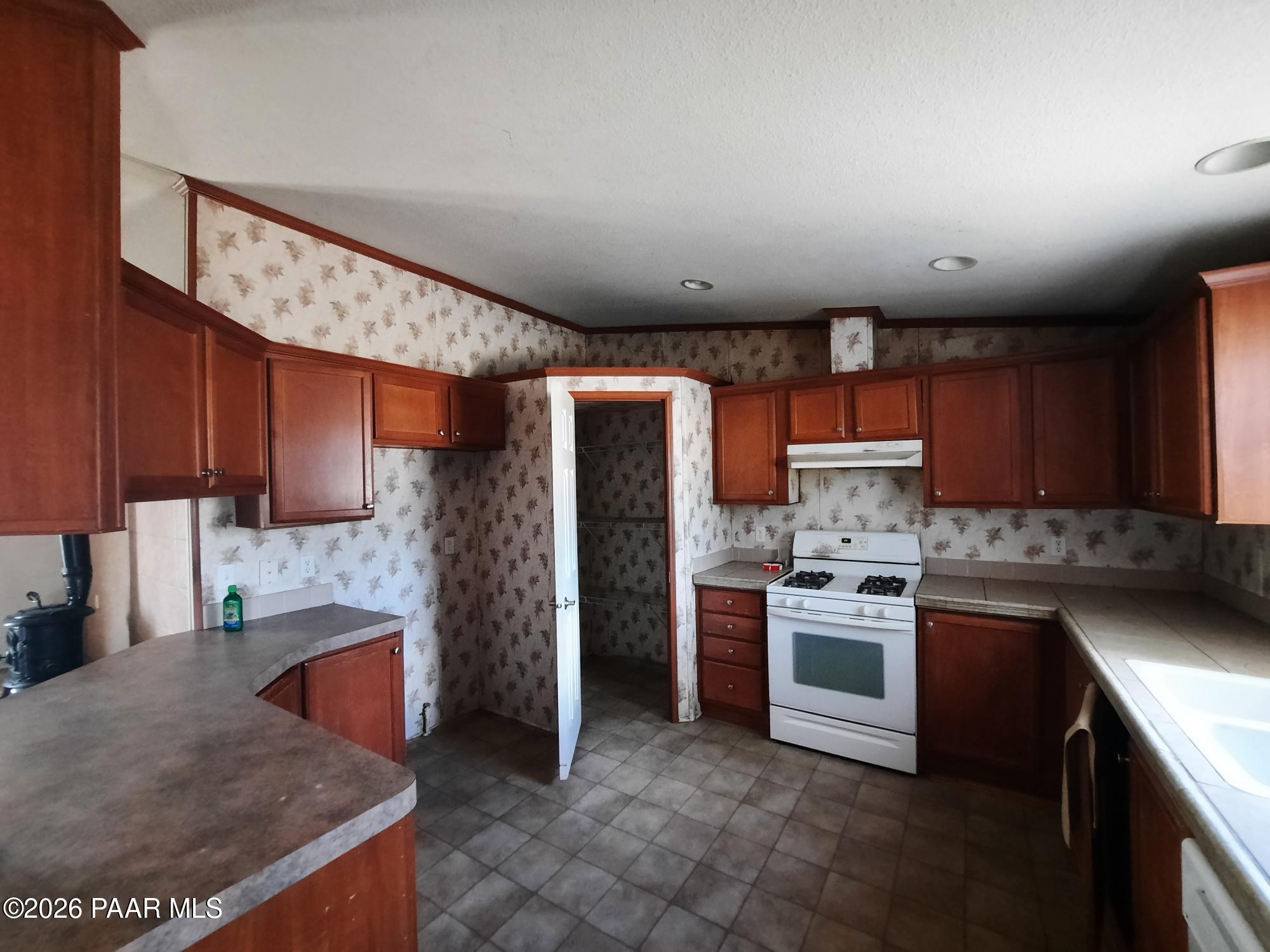 44050 West Fort Rock Road Seligman, AZ 86337 - Photo 5 of 46 20260616_114309