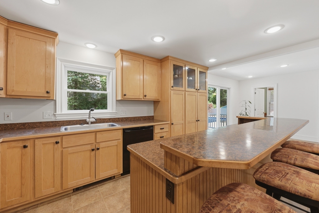 39 Beacon Street Amesbury, MA 01913 - Photo 13 of 41