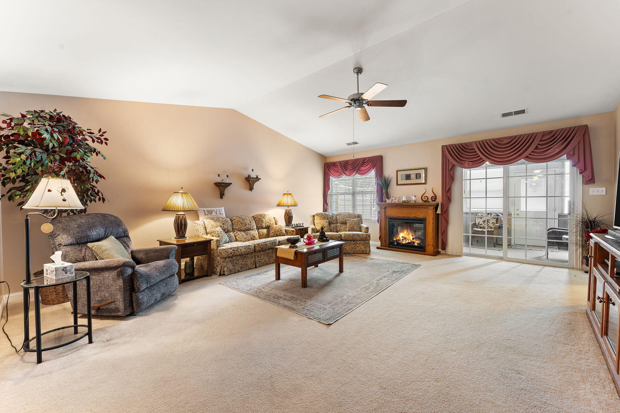 7035 Tompkins Court Griffith, IN 46319 - Photo 6 of 25 2048x1365
