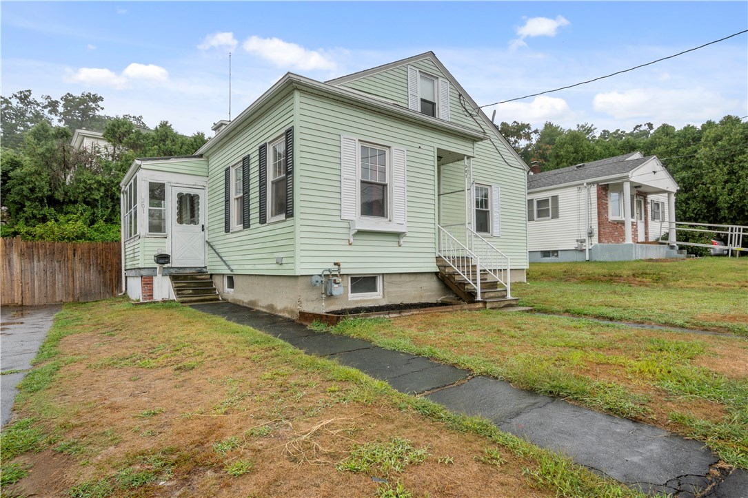 201 St Barnabe Street Woonsocket, RI 02895 - Photo 3 of 28