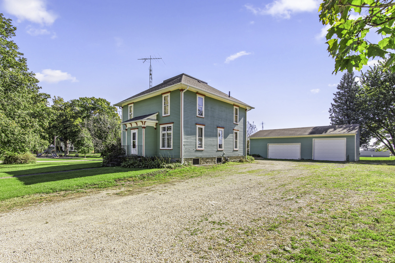 611 Chicago Road Paw Paw, IL 61353 - Photo 3 of 29 Gallery Image 3
