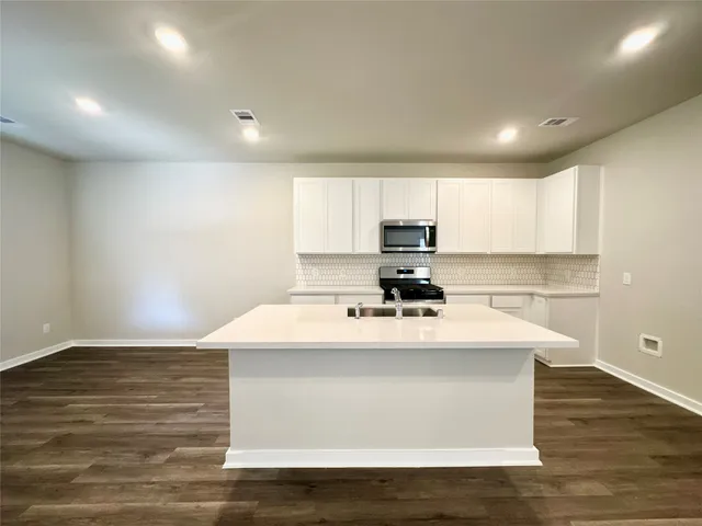 $2,150 | 12187 Ridge Top Drive, Conroe, TX 77304