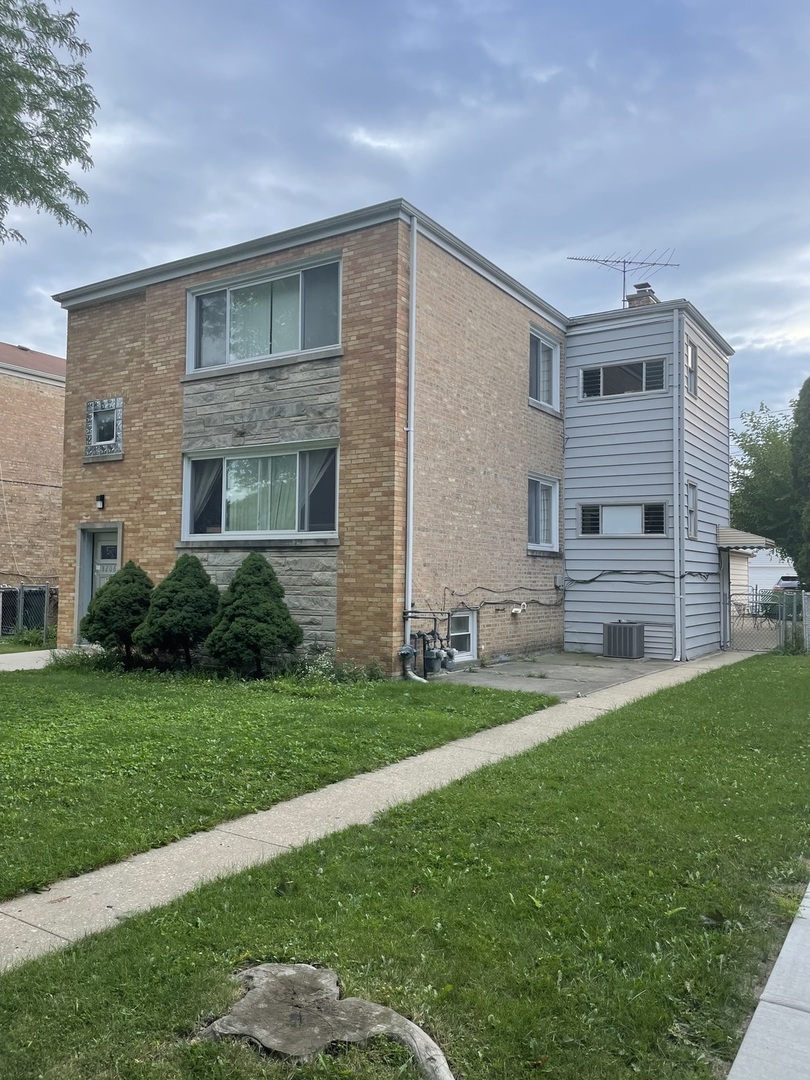8206 Kilpatrick Avenue Skokie, IL 60076 - Photo 1 of 5 a front view of house with yard