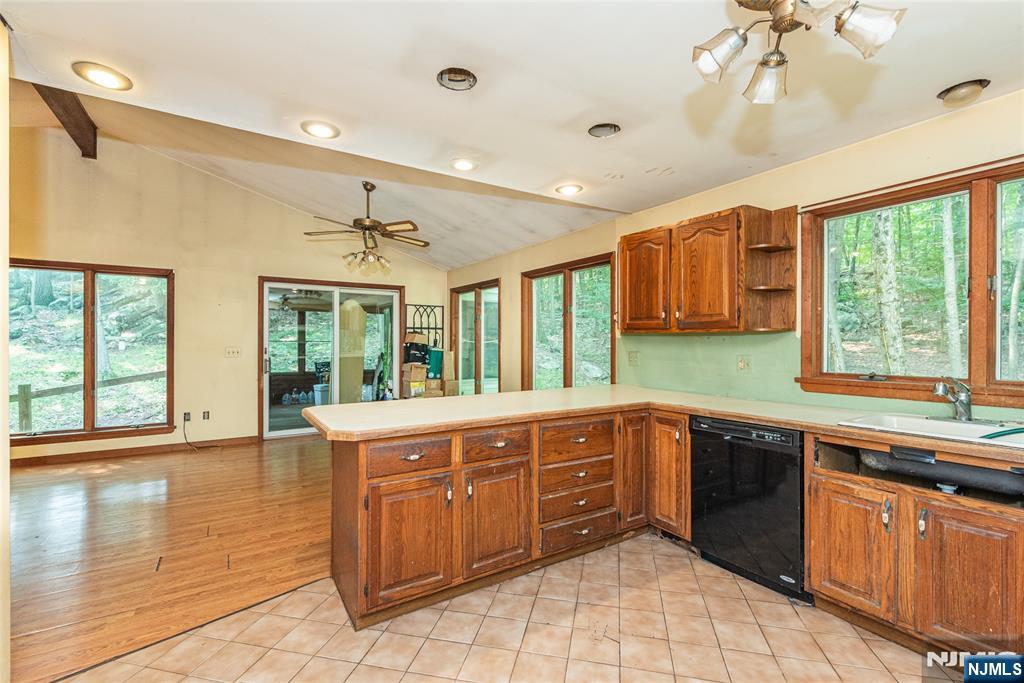 197 Snake Den Road Wanaque, NJ 07465 - Photo 8 of 18