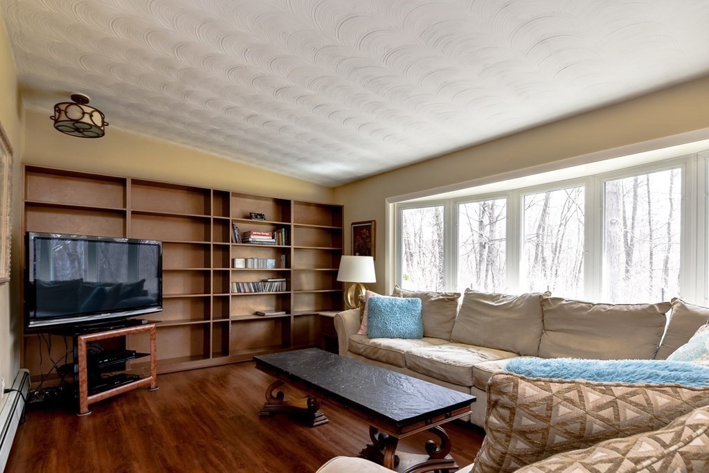 55 Donna Road Framingham, MA 01701 - Photo 10 of 25 Gallery Image 10