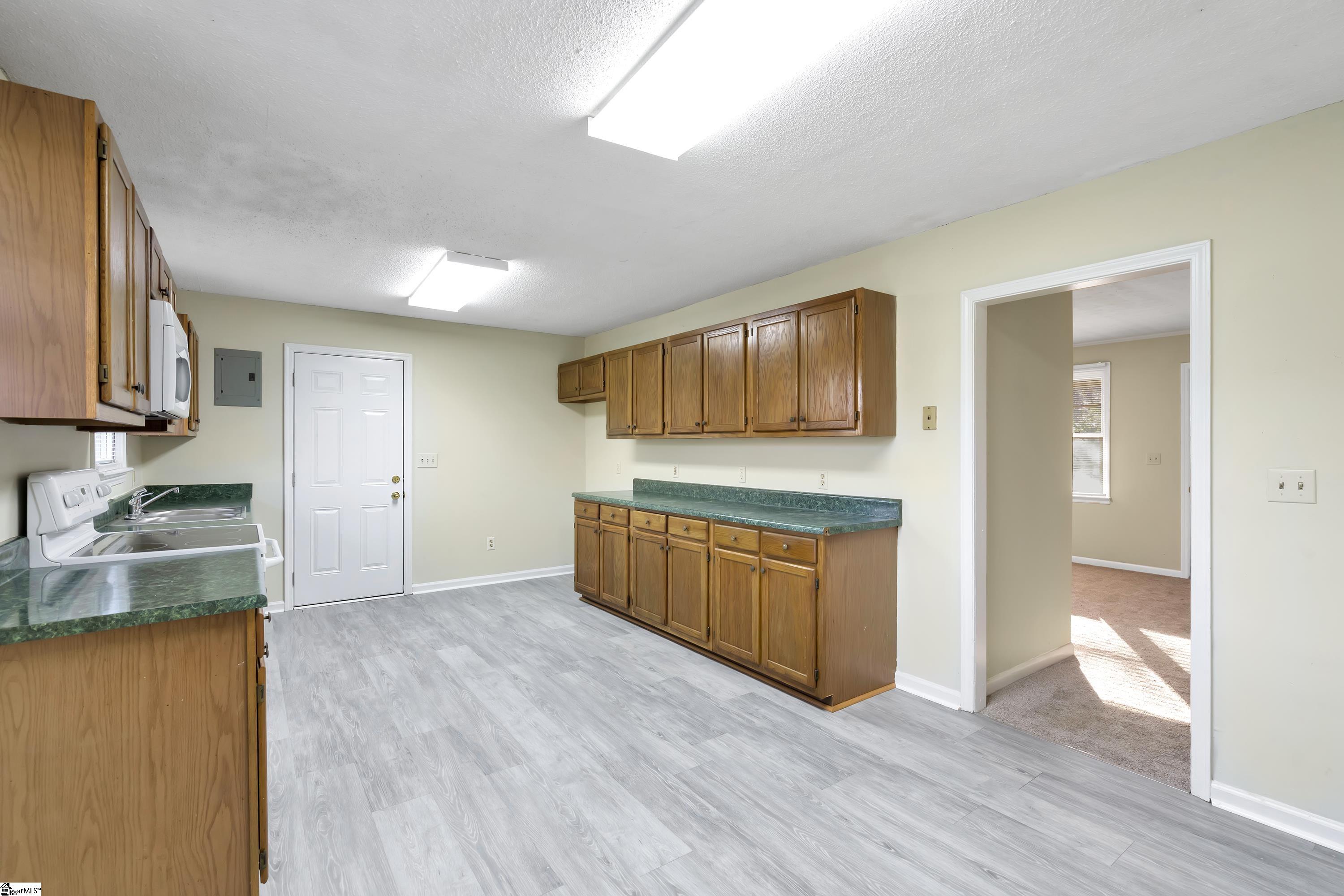 122 Collette Street Moore, SC 29369 - Photo 3 of 24 Gallery Image 3
