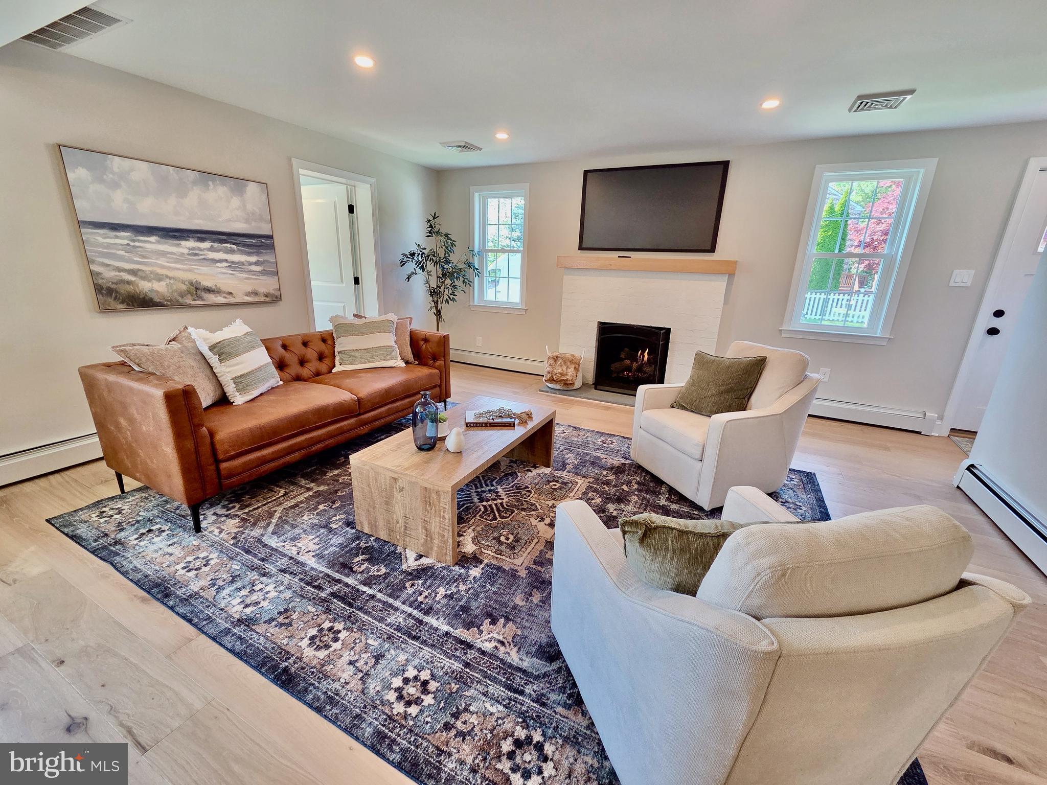 123 Ridley Drive Wallingford, PA 19086 - Photo 5 of 35 Living room w gas fireplace