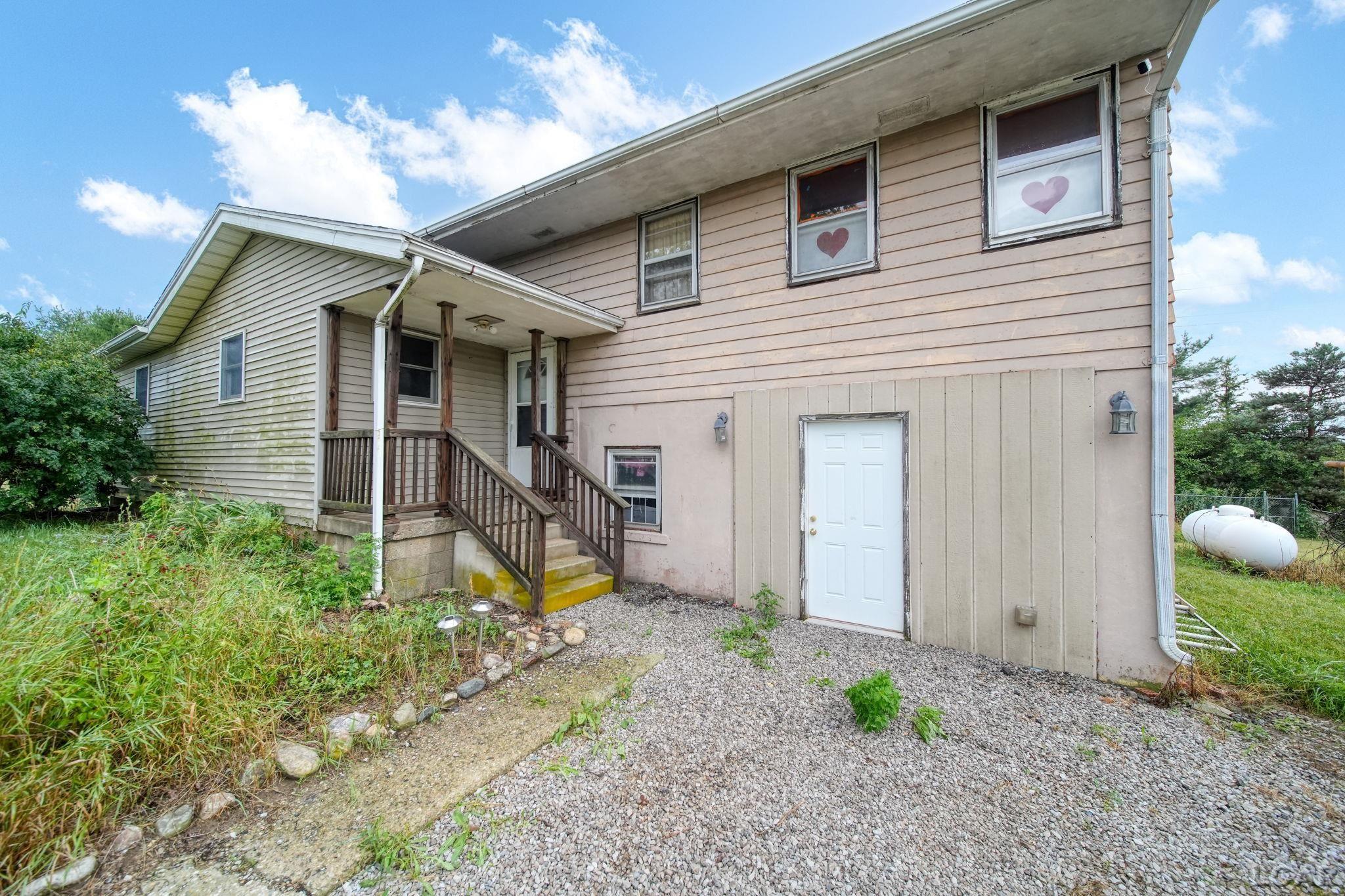 11609 West Carleton Road Clayton, MI 49235 - Photo 5 of 54 50183505-c5999265-250c-42cb-b7f2-9a628697ccf2.JPG
