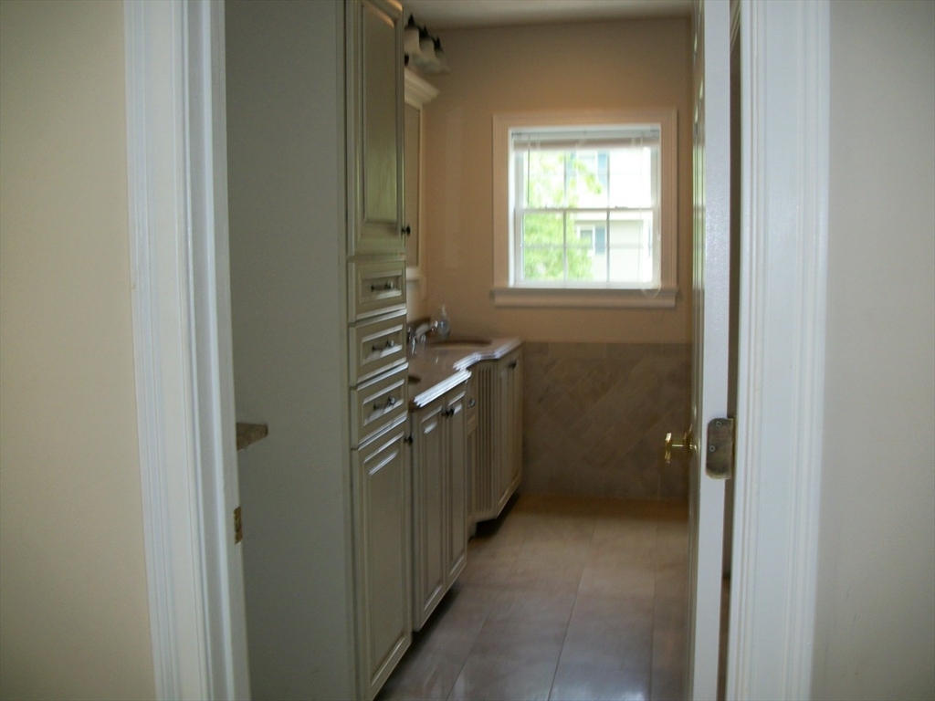 3 Ilford Road, Unit 3 Billerica, MA 01862 - Photo 4 of 17 Gallery Image 4
