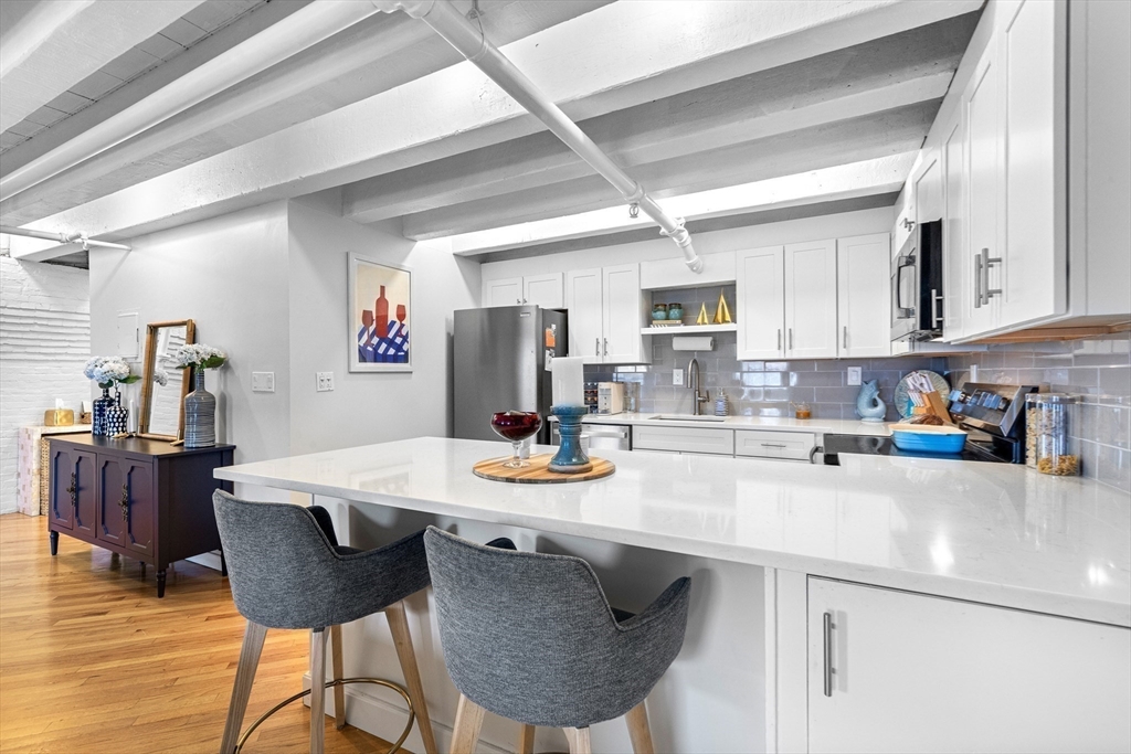 33 Commercial Wharf, Unit 32 Boston, MA 02110 - Photo 9 of 26